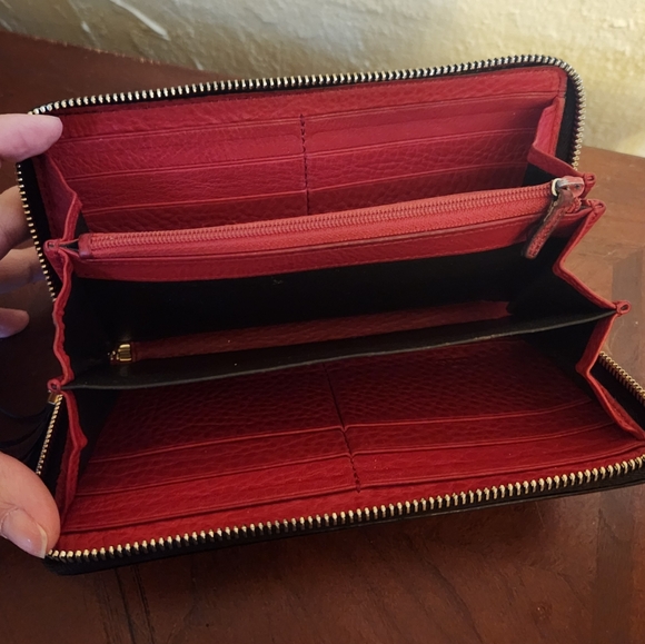 Gucci Soho Interlocking GG Black Leather Zippered Wallet - Picture 6 of 8